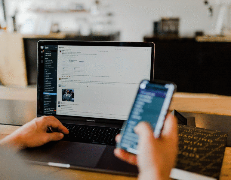 BambooHR vs Zoho People: مقارنة بين أقوى منصتين للموارد البشرية